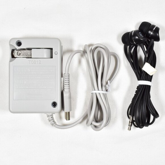 Nintendo DSi XL Handheld Video Game Console with Stylus Charger 3 Games Case - Picture 12 of 16